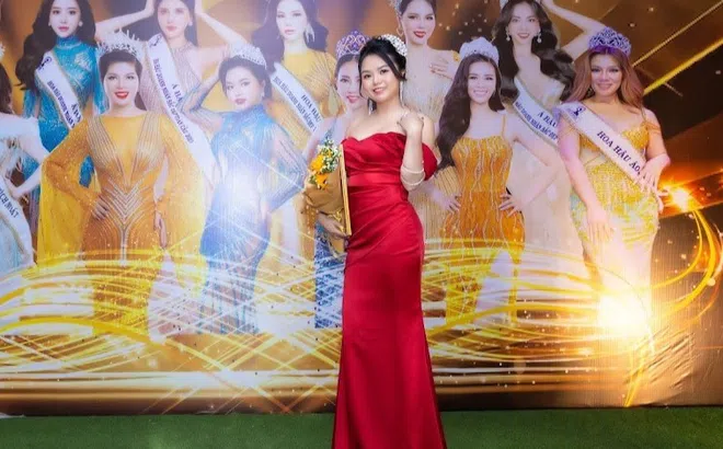 Hoa hậu Tài năng Thanh Tuyền nhận bằng chứng nhận danh hiệu sau đăng quang